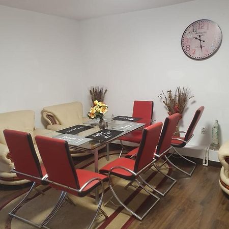 Отель Relax Haus Хунедоара Экстерьер фото