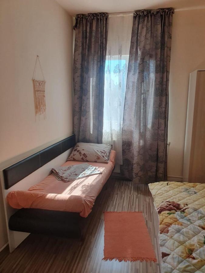 Отель Relax Haus Хунедоара Экстерьер фото